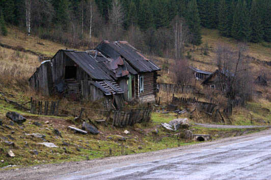Заброшенное здание в поселке Растёсс. Фото с сайта ufomag.ucoz.ru