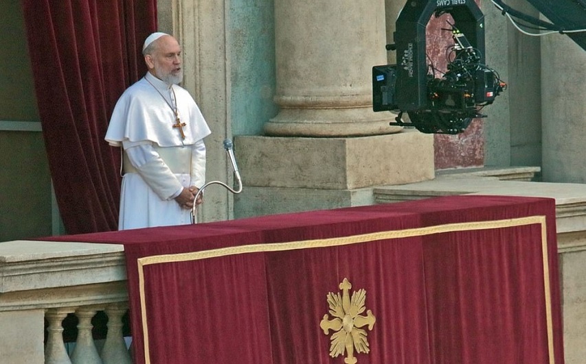 На съемках сериала «Новый папа». Фото с сайта vogue.ua