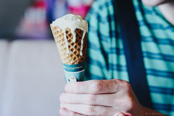 2015 мороженое. Мороженое 2015. Мороженое Филадельфия. Мороженое Сникерс рожок. Шарик мороженого Сникерс.