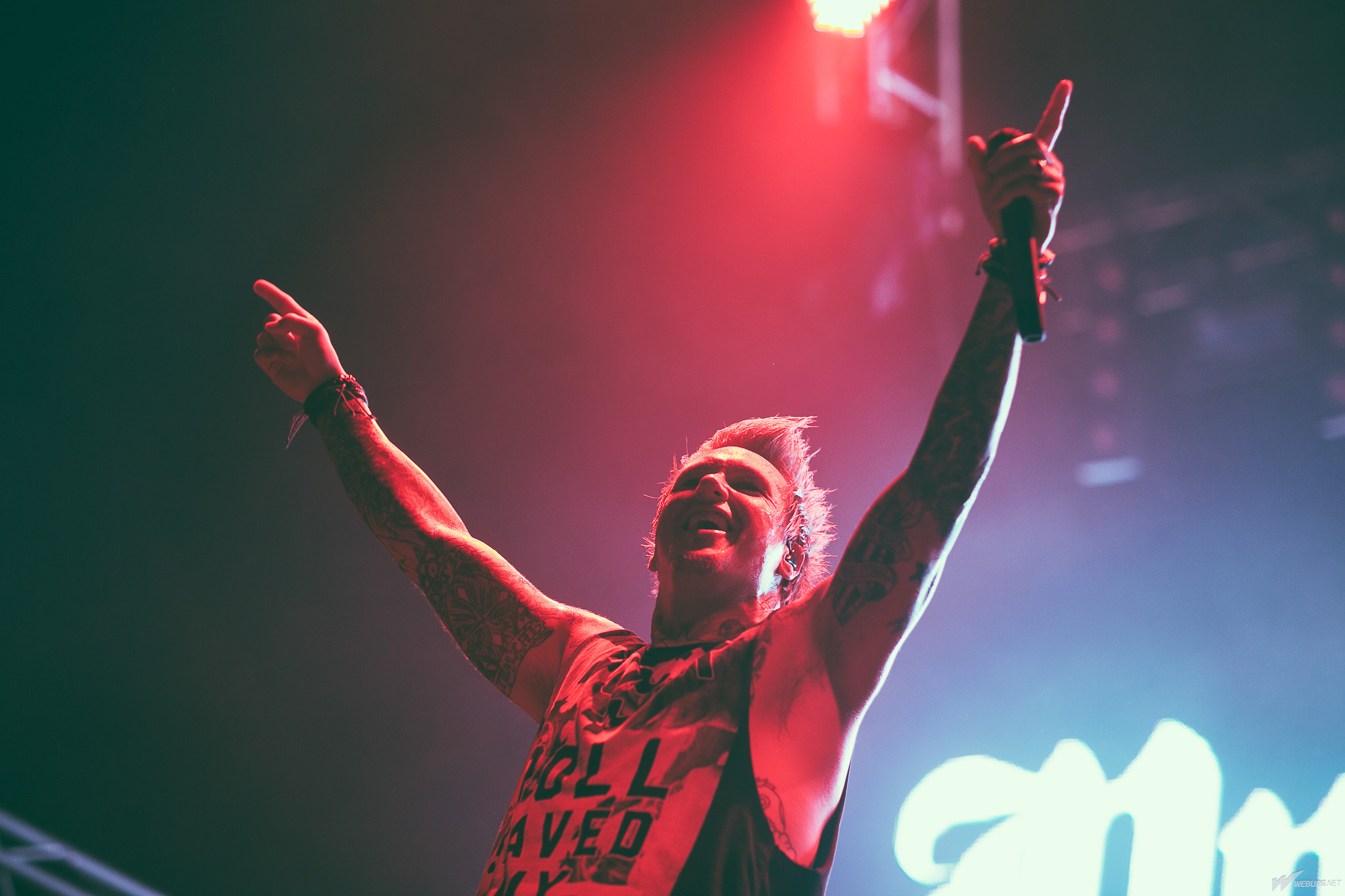Papa roach leave. Papa Roach. Папа Роуч барабанщик 2000. Papa Roach latest Concert photos 2022. Papa Roach Ego trip Concerts 5 members 2023.