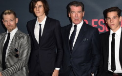 ���� � ����� theworldofjamesbondblog.files.wordpress.com