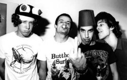 Red Hot Chili Peppers.    davidaprianto.wordpress.com