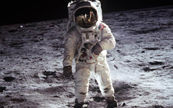 Кадр из фильма «Аполлон 18»