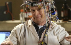 Джон Ноубл в роли доктора Уолтера Бишопа. Кадр из сериала «Грани»